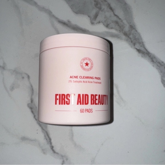 First Aid Beauty Acne Pads for Face Acne Treatment  BRAND NEW ‼️‼️ - Picture 1 of 3